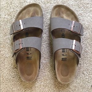 Birkenstock Arizona Birko-Flor Nubuck in Mocha